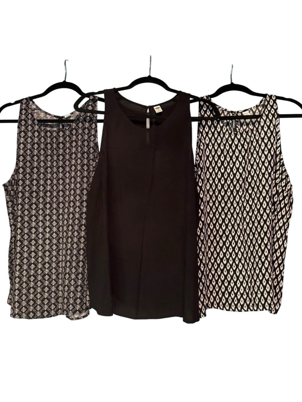Old Navy XL Black White Sleeveless Tank Top Bundle of 3 Casual Everyday Blouses